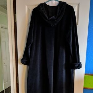 Black lounging robe, hooded